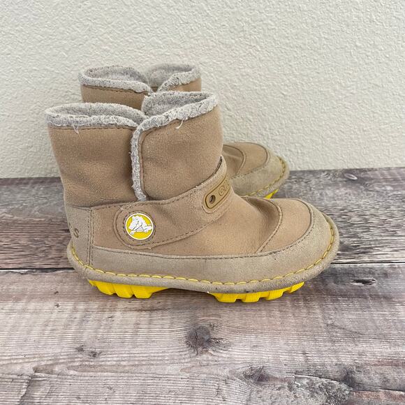 Crocs Faux Fur Boots Childrens Size 9 Sherpa Lined Snow Warm READ CONDITION - Picture 2 of 15